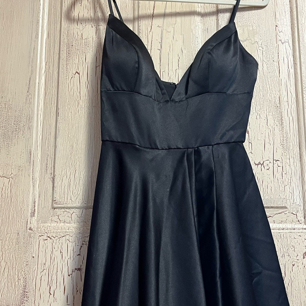 Elegant Black Formal Dress - Picture 2 of 8